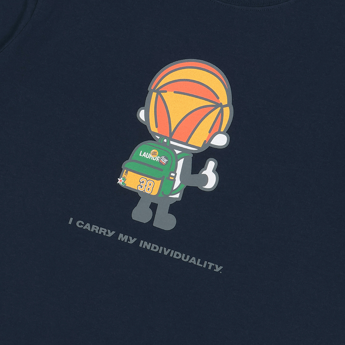 BOY CARRIES INDIVIDUALITY Tシャツ